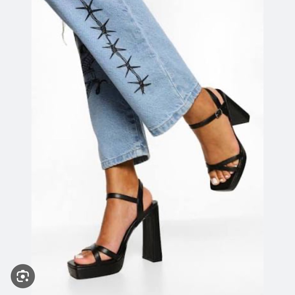 Boohoo Strappy Black Platform Sandals - US 8/ UK 6